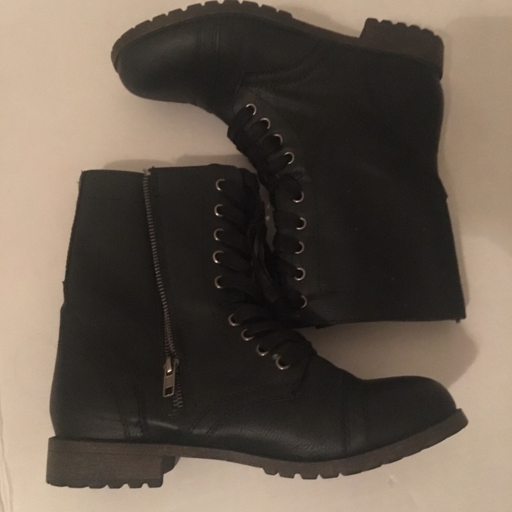 Combat boots